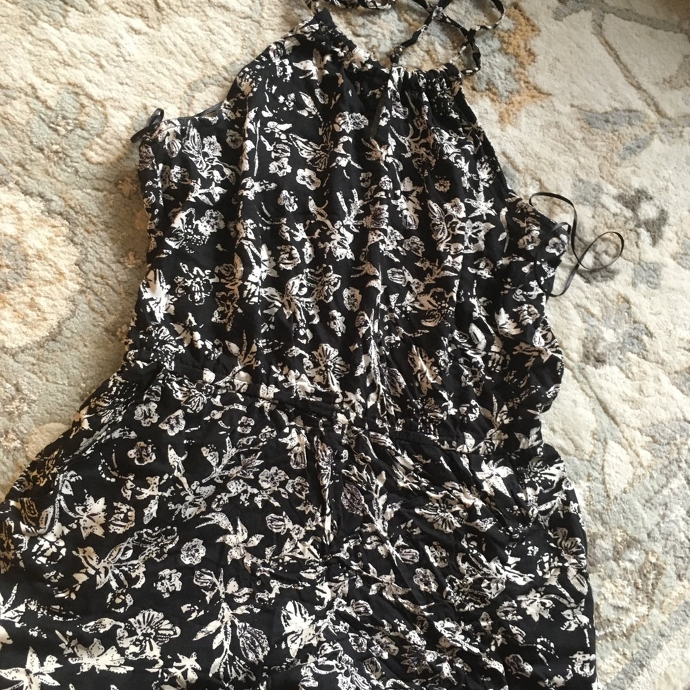 Black and white flower halter open key romper